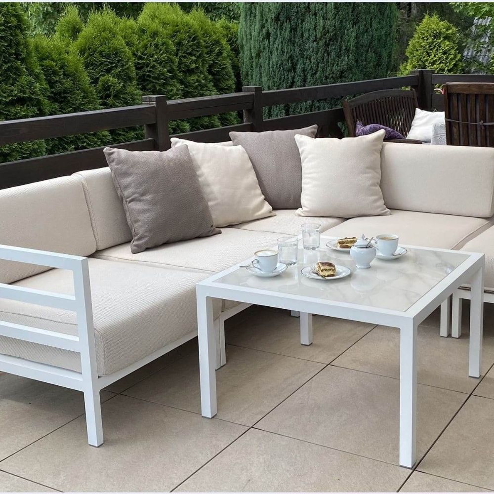 Modern jasne meble ogrodowe